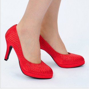 Red_Elegant_Closed_Toe_Women__s_Bridal_Shoes_1.jpg