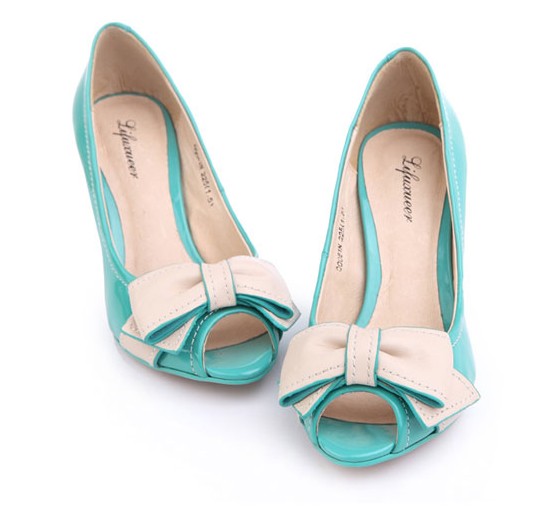 Black_Spike_Heel_Big_Bow_On_Women__s_Bridal_Shoes_4.jpg
