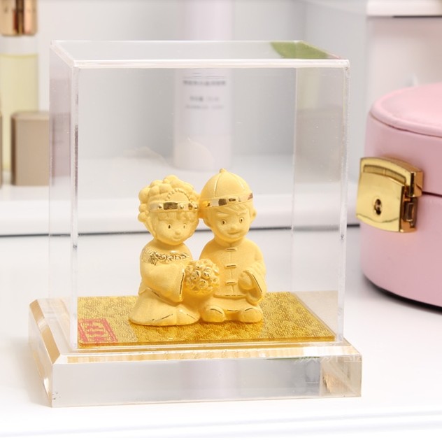 Gold_Medium_Size_Romantic_Couple_Wedding_Gifts_3.jpg