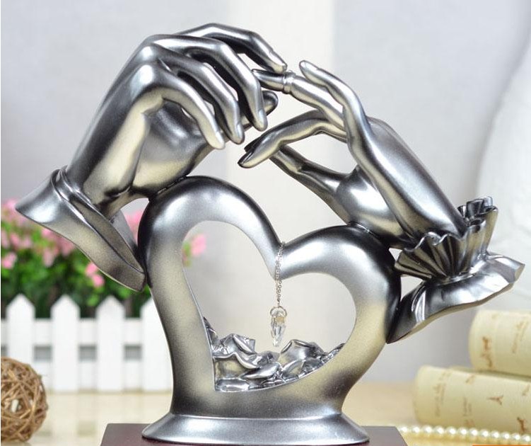 Ivory_Heart_Shape_Hand_In_Hand_Shape_Resin_Wedding_Gifts_5.jpg