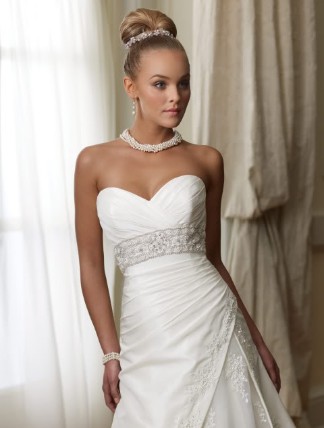 Lace_Floor_Length_Backless_Elegant_Princess_Wedding_Dresses_2.jpg
