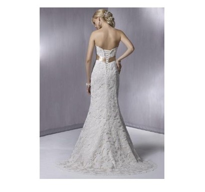 Lace_Long_Tail_With_Gold_Riibbon_Backless_Beach_Wedding_Dresses_2.jpg