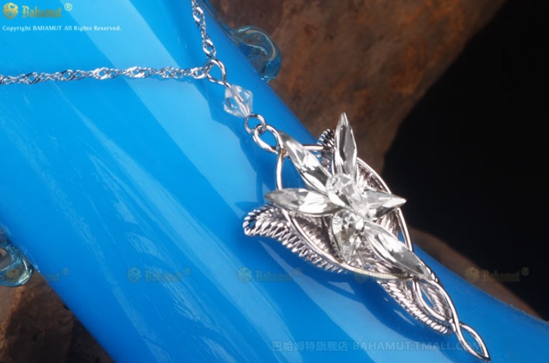 Lord_Of_The_Rings_Shiny_Diamond_Leaf_Shape_Necklaces_2.jpg