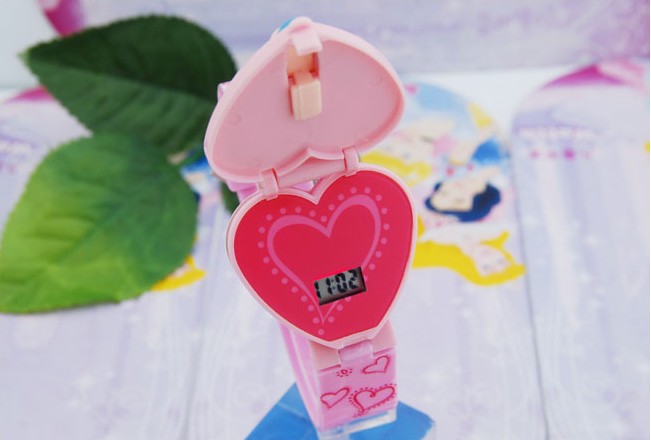 Pink_Heart_Shape_Plastic_Band_Kids___Watches_4.jpg
