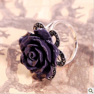Purple_Rose_Ceramic_With_Shiny_Diamond_Wedding___Engagement_Rings_2.jpg