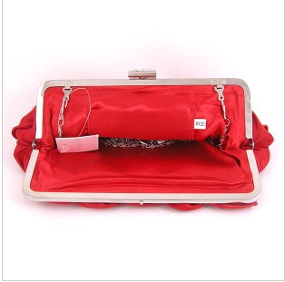 Red_Flowers_On_Clutches_Design_Evening_Bags_3.jpg