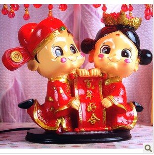 Red_Resin_Modern_Lamp_Lovely_Wedding_Gifts_3.jpg