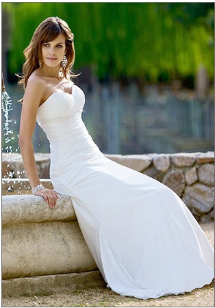 Sweetheart_Backless_Chapel_Train_Chiffion_Beach_Wedding_Dresses_3.jpg