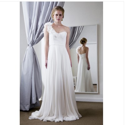 White_Backless_One_Shoulder_Beach_Wedding_Dresses_1.jpg