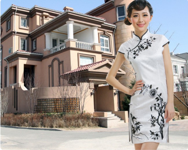 White_Black_With_Ribbons_Mini_Style_Cheongsam_Wedding_Dresses_3.jpg