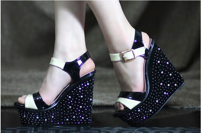 White_Black_With_Shiny_Diamond_Super_High_Heel_Women__s_Sandals_3.jpg