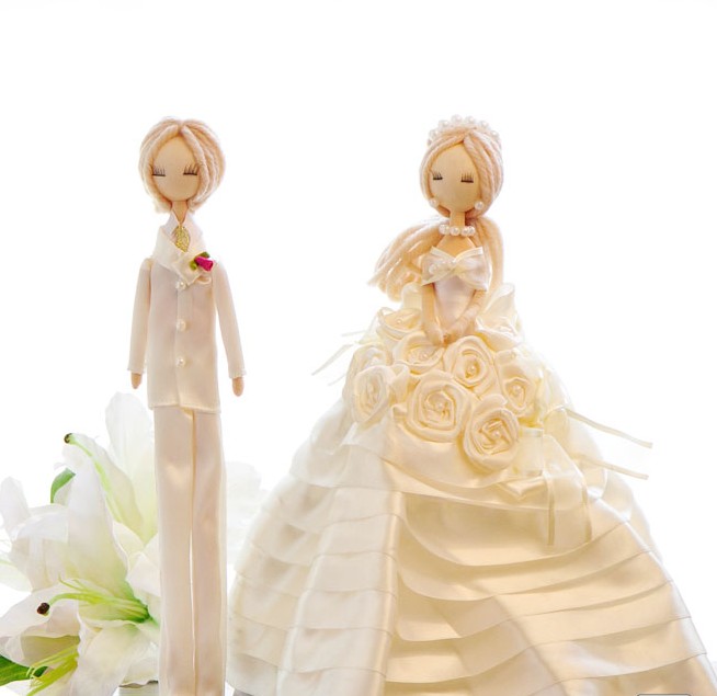 White_Bride___Groom_Handmade_Resin_Lovely_Wedding_Gifts_3.jpg