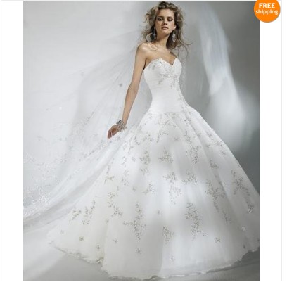 White_Elegant_Sweetheart_Embroidery_Princess_Wedding_Dresses_1.jpg