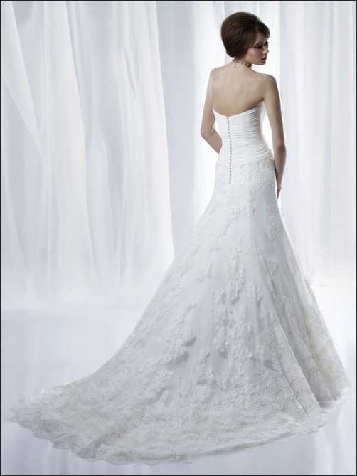 White_Halter_Sleeveless_Lace_Embroidery_Long_A_line_Wedding_Dresses_2.jpg