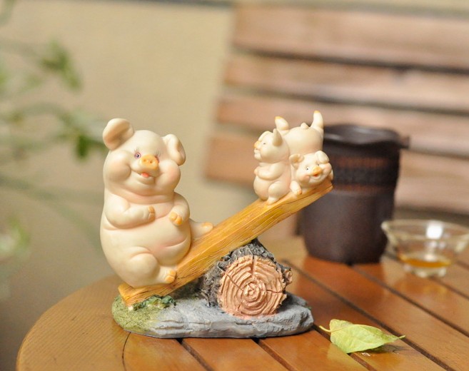 White_Seesaw_Cartoon_Pigs_Mini_Size_Wedding_Gifts_6.jpg